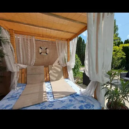 Rozsa Nyaralo 公寓 *