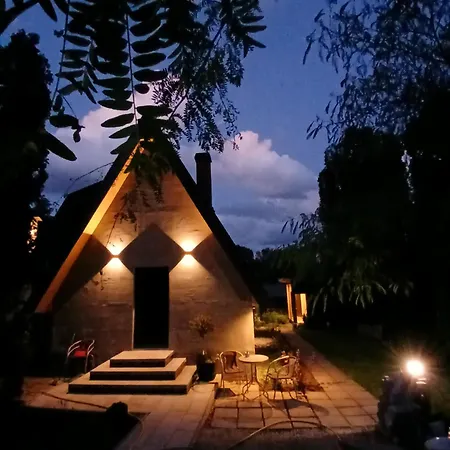 公寓 Rozsa Nyaralo *